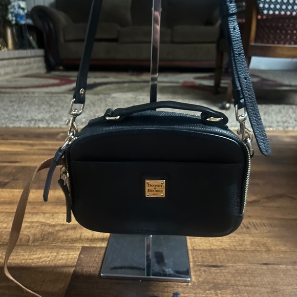 Dooney & Bourke (# J14254806) Black Leather Crossbody Bag (8 x 5” in.) W/ Tags - Picture 8 of 16